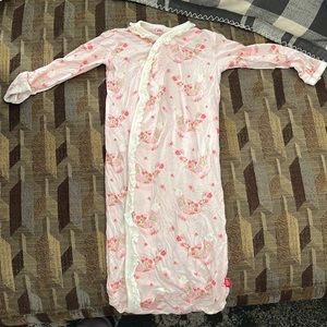 Magnetic me sleep gown